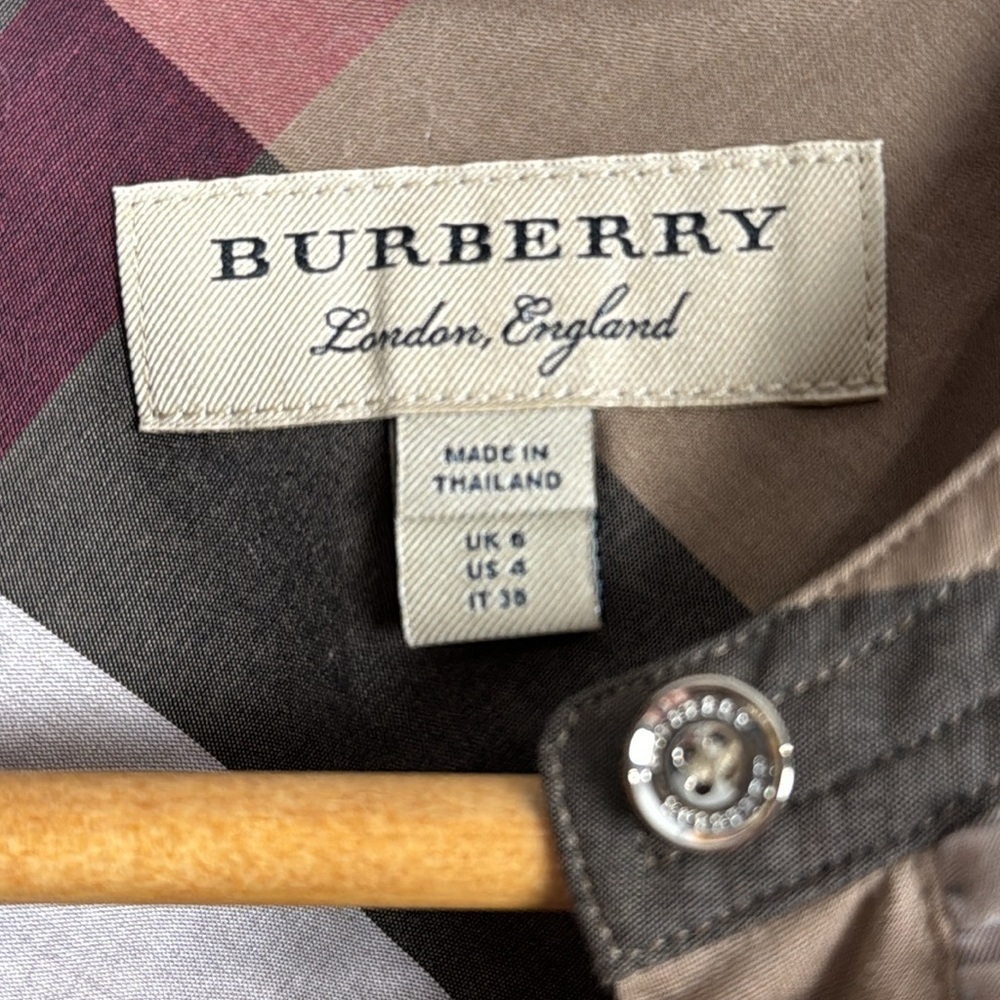 Burberry Plaid Print Cotton Mock Neck Blouse. Size US 4. - Picture 11 of 17